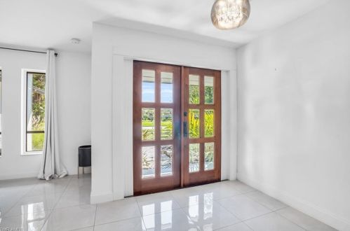 155 Old Tamiami Trl, Naples FL 34110-1170 exterior