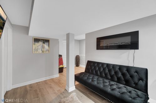 6940 Vernon Ave, Chicago IL 60637-2331 exterior