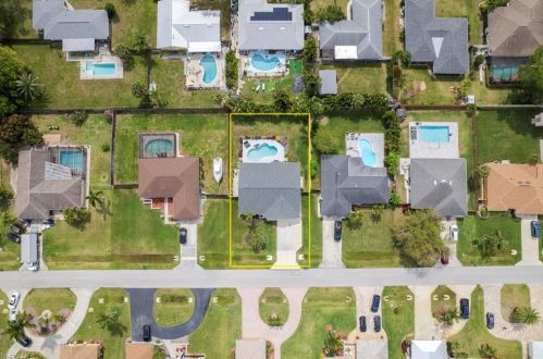 124 Willowick Dr, Naples FL 34110-1361 exterior