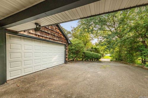 19 Tree Hollow Ln, Huntington Station NY  11746-6315 exterior