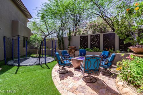 13841 Cyn Dr, Phoenix AZ 85016-2403 exterior