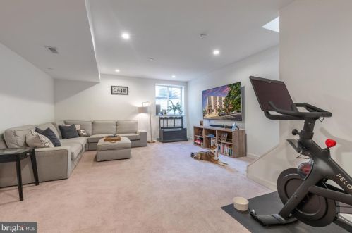 2123 Cumberland St, Philadelphia PA 19125-1718 exterior