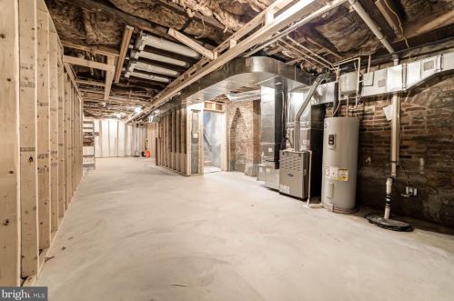 1011 Duke St, Alexandria VA 22314-3402 exterior