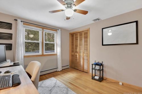 6 Stardust Dr, Enfield CT 06082-5722 exterior