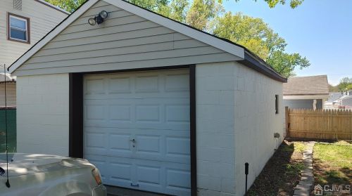 83 Laurel St, Perth Amboy, NJ 08861-1564