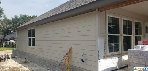 1927 Tanglewood Trail Ct, Spring Branch, TX 78070-5237