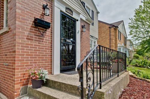 1729 76th Ct, Chicago, IL 60707-4104