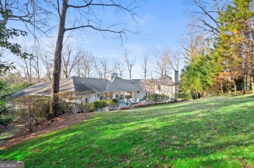 30 Chevaux Ct, Atlanta GA  30342-1944 exterior