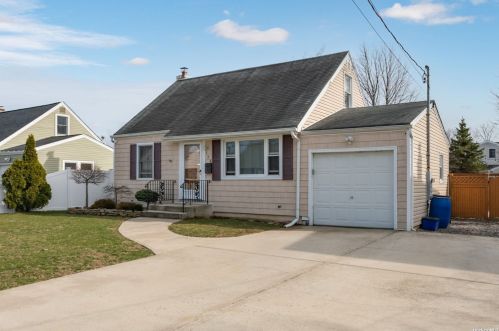 158 Van Buren St, Babylon, NY 11704-3411