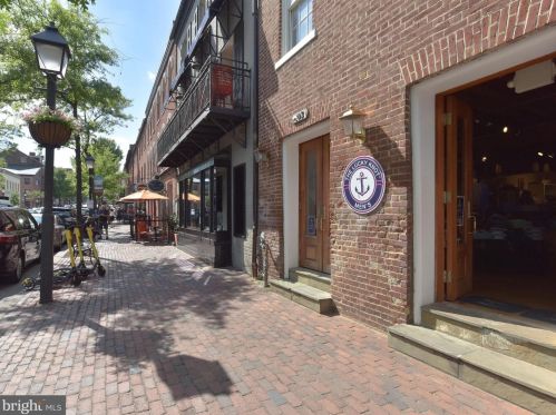 1302 Commonwealth Ave, Alexandria VA 22301-2021 exterior