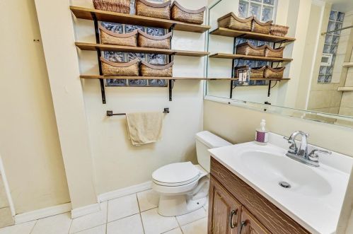 4053 Greenview Ave, Chicago IL 60626-4217 exterior