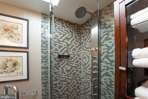 151 Moncure Dr, Alexandria VA 22314-4946 exterior