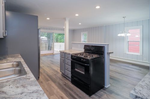 1820 Oakland Dr, Kalamazoo MI 49008-1805 exterior