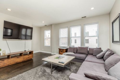 938 Noble St, Chicago IL  60642-5303 exterior