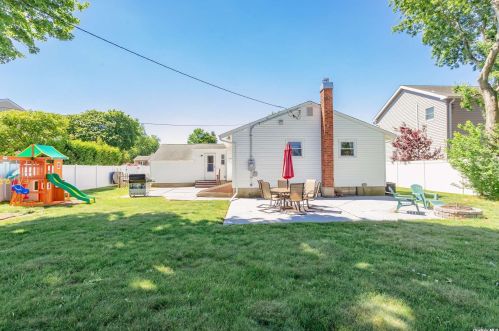 13 Dorian Ln, Commack NY 11725-3501 exterior