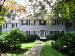 80 Temple St, Newton, MA 02465-2307