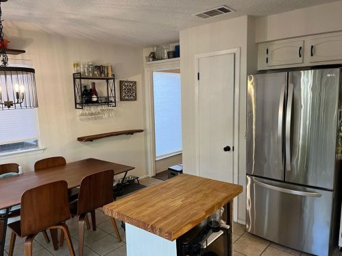 7258 Coronado Cir, Austin TX  78752-2008 exterior