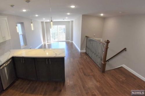 225 9 St, Newark NJ 07107-1907 exterior