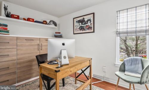 11120 Glade Dr, Herndon VA 20191-4706 exterior