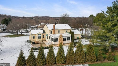 19840 Meredith Dr, Rockville MD 20855-2426 exterior