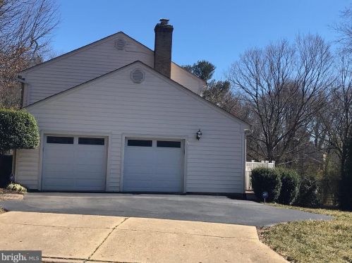 1171 Foxhound Ct, Mc Lean VA  22102-2402 exterior