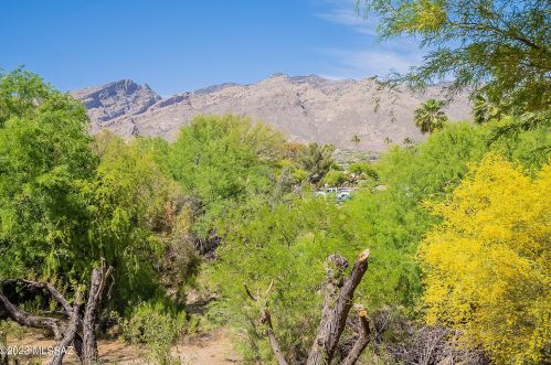 5675 Camino Esplendora, Tucson AZ  85718-4501 exterior