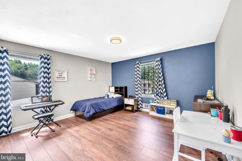 47 Crestwood Dr, Trenton NJ 08690-1936 exterior