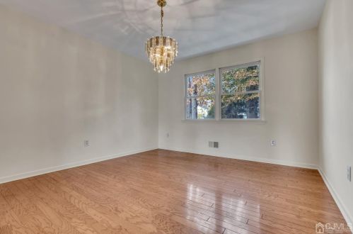 4 Rockoff Ct, Edison NJ  08837-3000 exterior