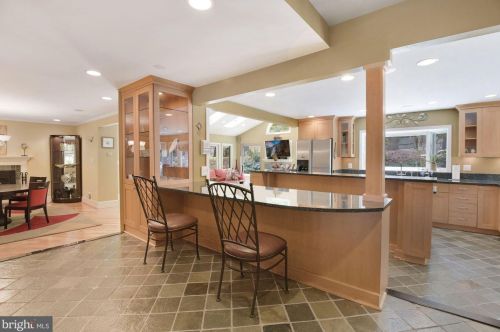 9 Bethayres Ct, Rockville MD 20855-2020 exterior