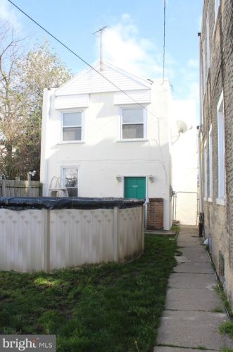 6705 Glenloch St, Philadelphia PA 19135-2224 exterior