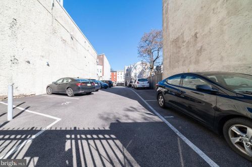 1705 Green St, Philadelphia PA  19130-4144 exterior