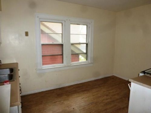 5406 Lloyd St, Milwaukee, WI 53208-1001