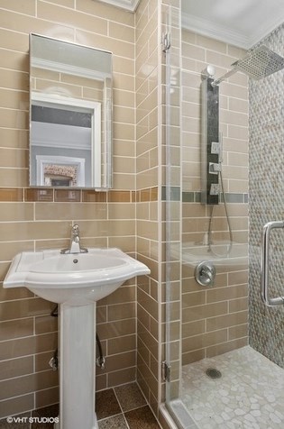 6540 Washtenaw Ave, Chicago IL 60645-5341 exterior