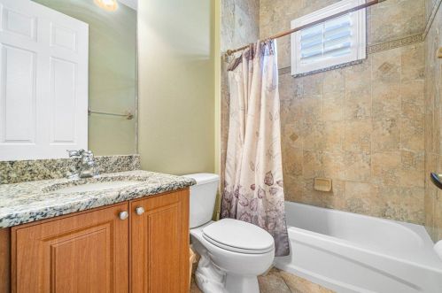 386 Dalton Cir, Fort Pierce FL 34953-5850 exterior