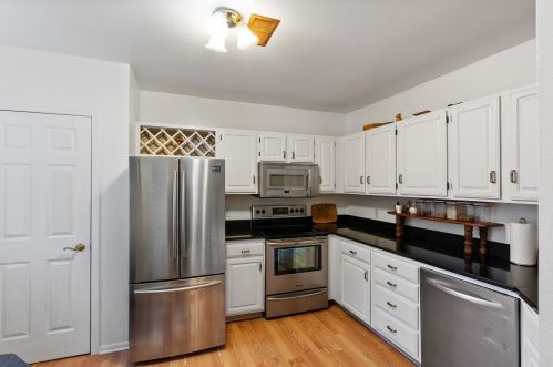 2584 Farwell Ave, Milwaukee, WI 53211-4119