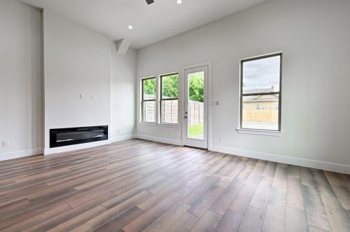 3903 Bernal Dr, Dallas TX 75212-3302 exterior