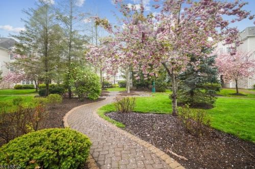 402 Turlington Ct, Livingston NJ exterior