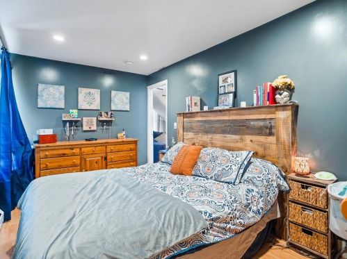 4 Lewis St, Woonsocket RI 02895-1905 exterior