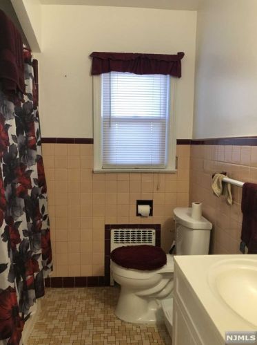 701 Forest Ave, Teaneck NJ 07666-2045 exterior