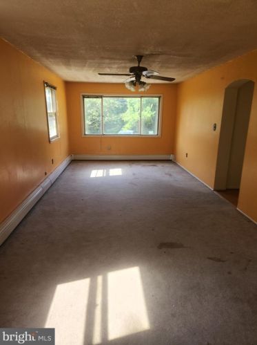 475 Lincoln Dr, Glen Burnie MD 21060-8705 exterior