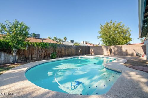 4026 Christy Dr, Phoenix AZ 85028-3108 exterior