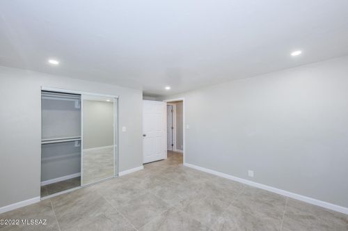 8648 Kenyon Dr, Tucson AZ  85710-4234 exterior