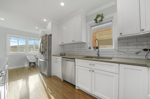 5606 Parkside Ave, Chicago IL 60646-6421 exterior