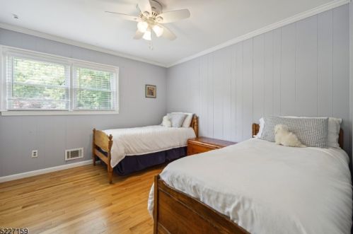 69 Sutton Dr, Berkeley Heights NJ 07922-2513 exterior