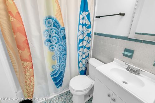 7 Church St, Locust NJ 07760-2104 exterior