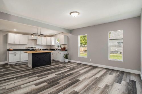 324 Michigan Ave, Three Rivers MI 49093-1124 exterior