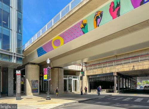 301 K St, Washington DC  20003-3452 exterior