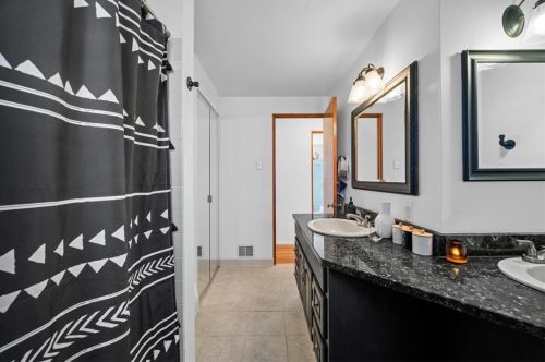 1300 Blue Jay Dr, Pittsburgh PA  15243-1206 exterior