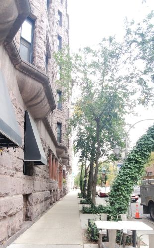 2800 Pine Grove Ave, Chicago IL  60657-6110 exterior