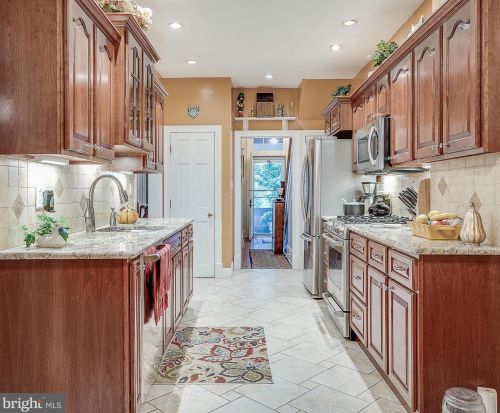 7909 Ardleigh St, Philadelphia PA 19118-3414 exterior